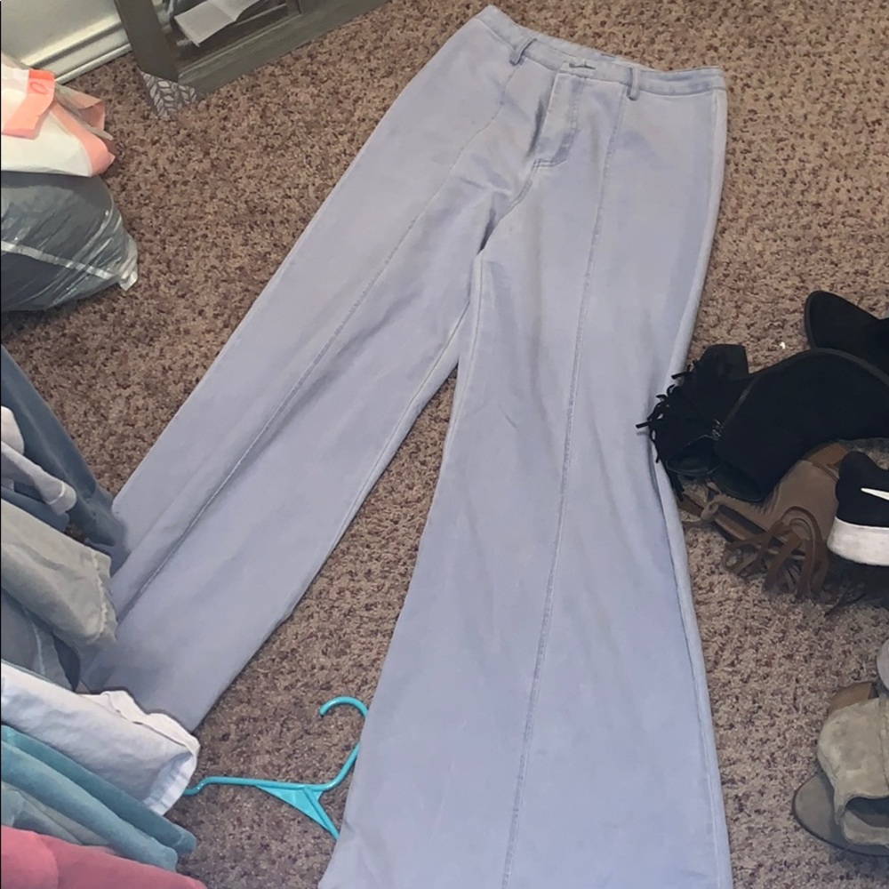 Flying tomato light washed flared jeans.